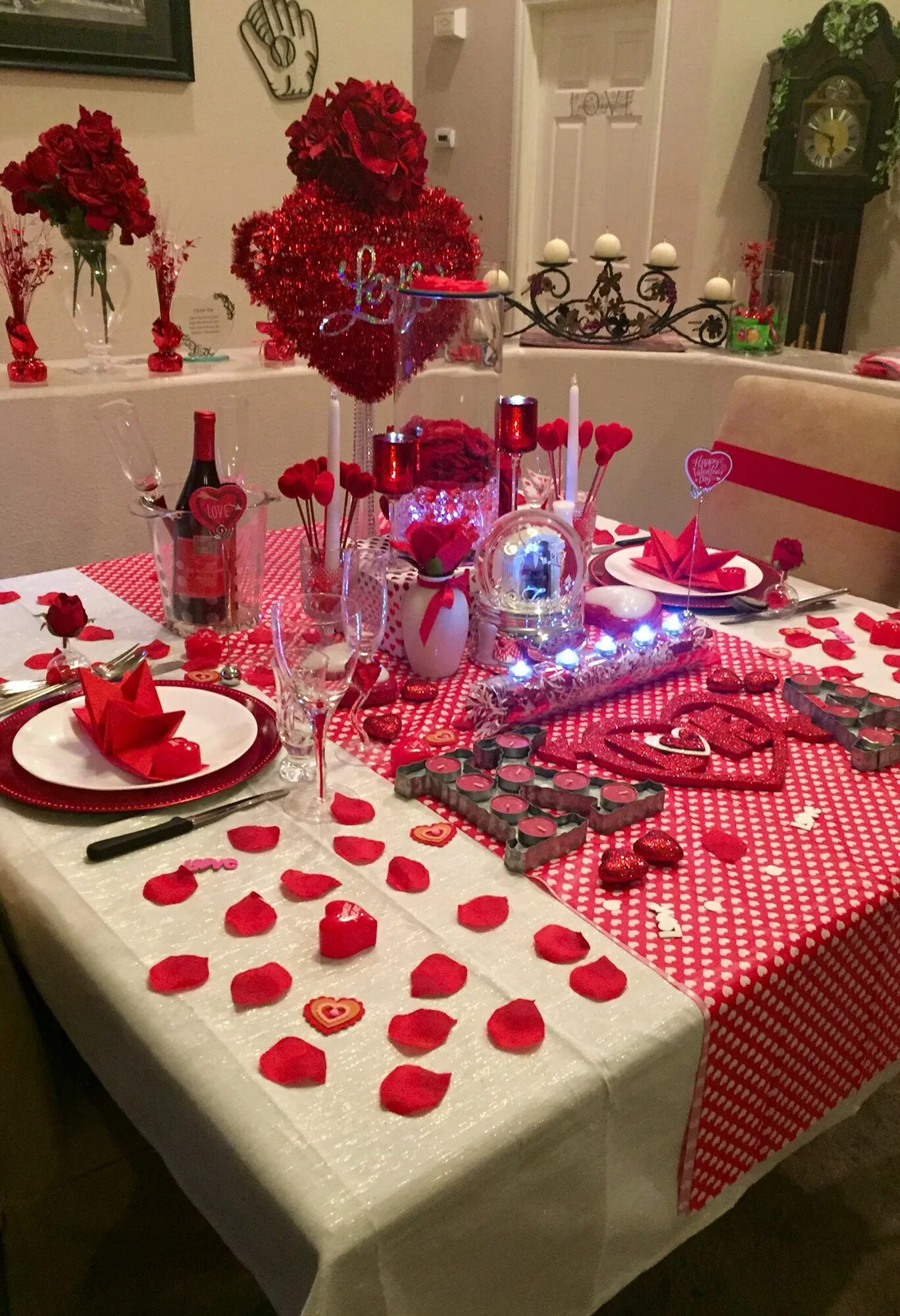 Устроить день рождения мужу. Романтический ужин. Стол для романтического ужина. Декор стола для романтического ужина. Красивое украшение стола.