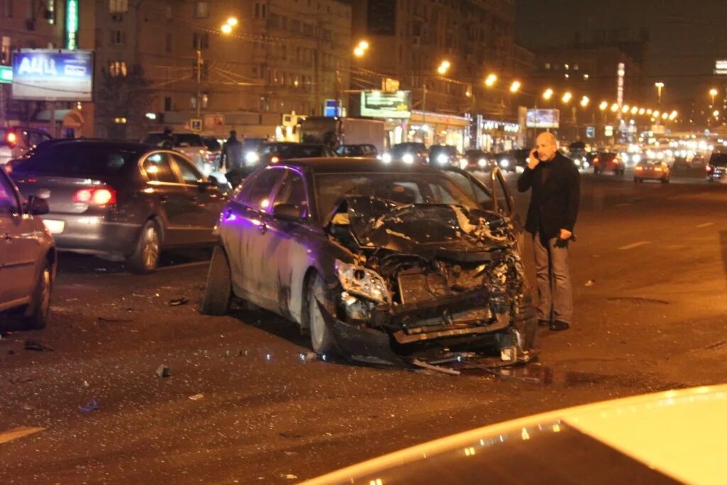 Авария на Кутузовском проспекте вчера. Авария в Москве на Кутузовском проспекте сегодня. Авария Москва сегодня на Кутузовском. ДТП В Москве вчера на Кутузовском проспекте. Новости москвы вчера вечером