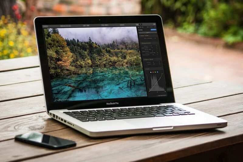 Apple срочно отзывает 15-дюймовые MacBook Pro, батареи горят