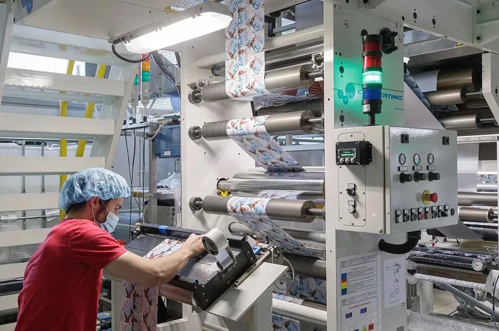 Завод милк тула. Карты упаковка. Милк презент упаковка тула. Фабрика упаковки милк. Завод упаковки.