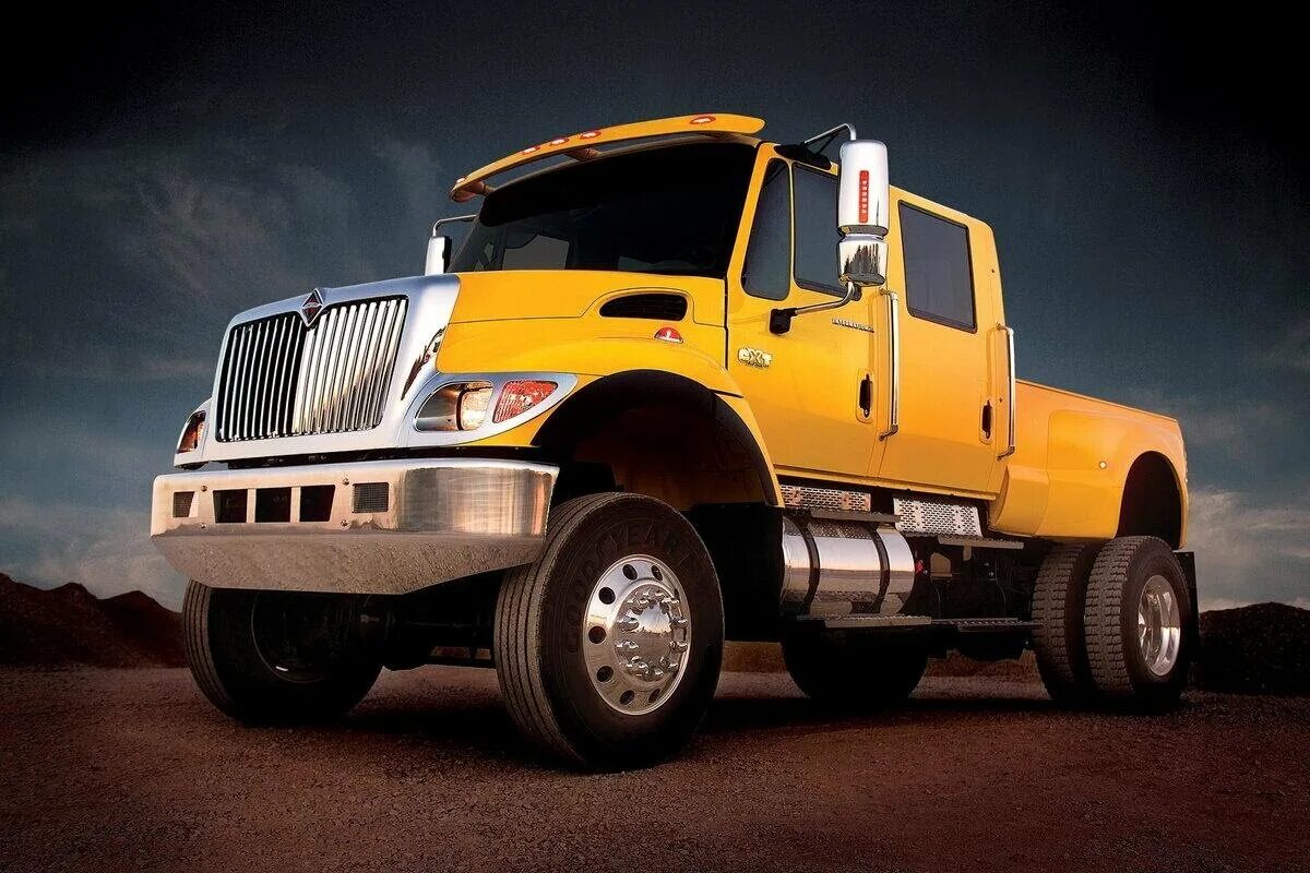 Собственные грузовые автомобили. Грузовики International CXT. Navistar International 7000 военный. Navistar машина. Автомобиль интернационал 92001.