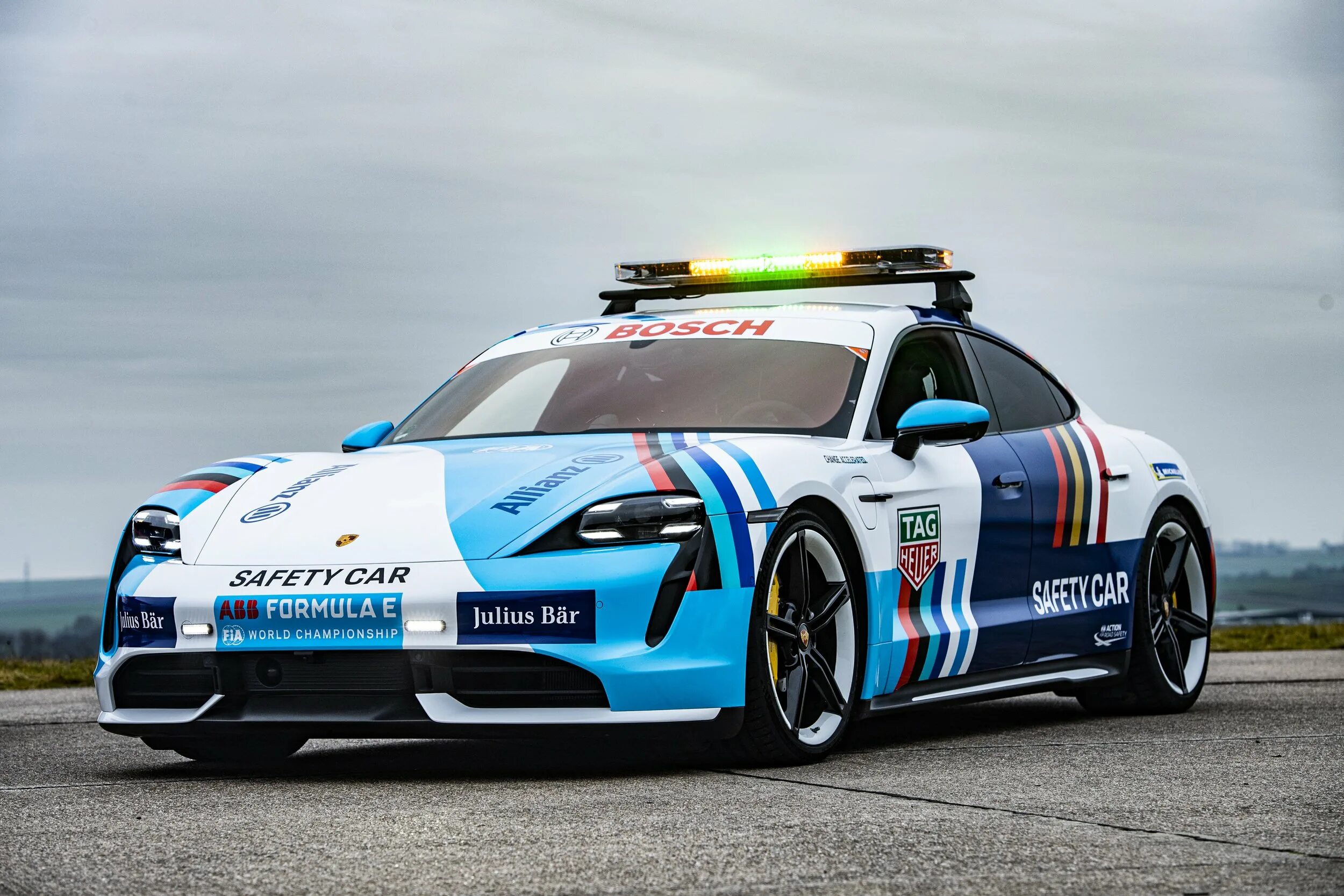 Автомобиль безопасности формула. Порше формула е. Porsche Taycan Formula e Safety car. Bosch Motorsport.