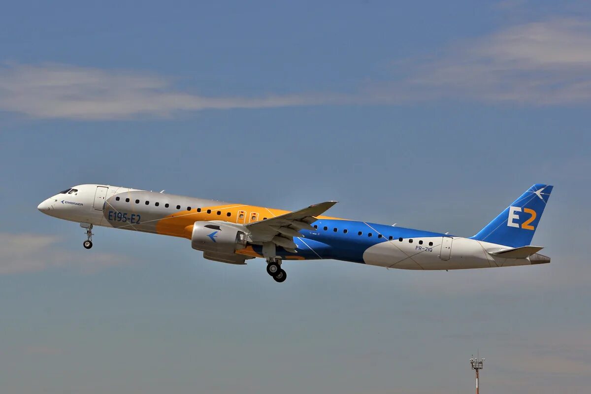 Embraer e2. Эмбраер 195. самолет эмбраер 195. embraer e-jet e195 e2. embraer 190/195.