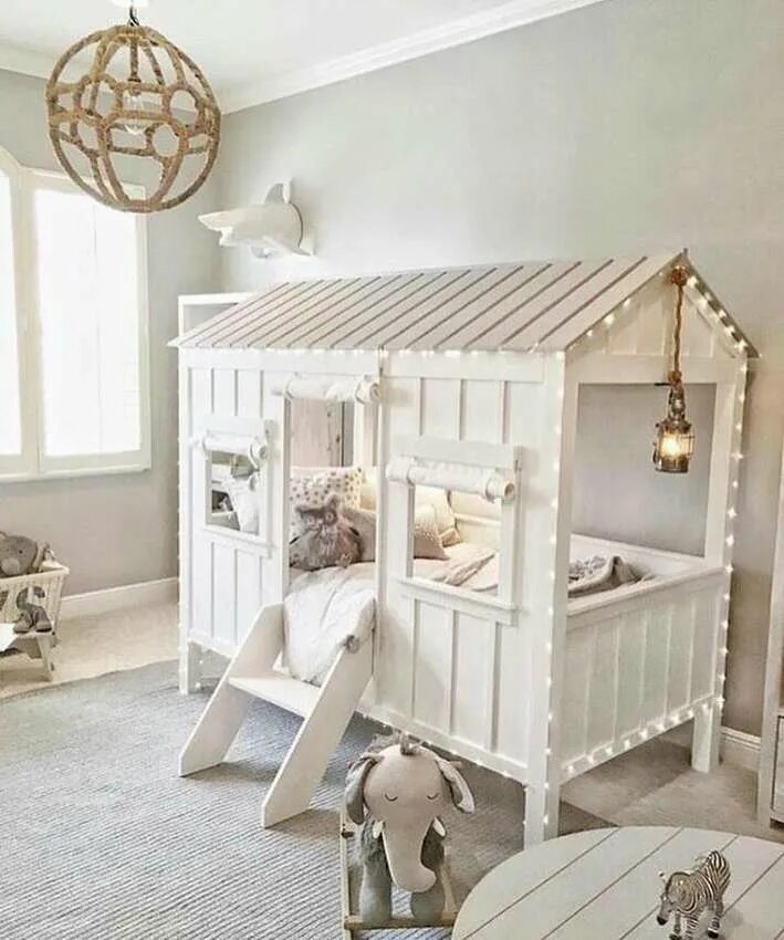 Кровать дом взрослая. Детские кровати домики. Кровать домик для девочки. Необычная детская кровать. Кровать детская - домик.