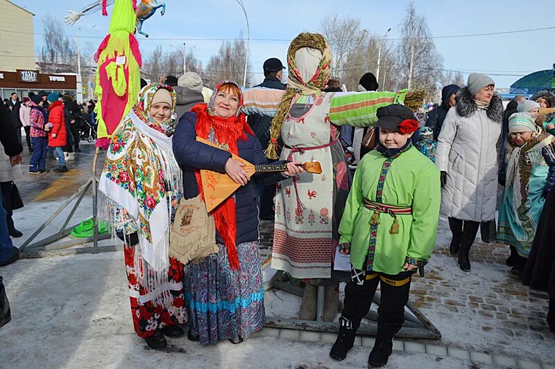 Масленица в 2924 году. Чучело на Масленицу. Современная Масленица. Традиции масленичного чучела. Чучело Масленицы в Этномире.