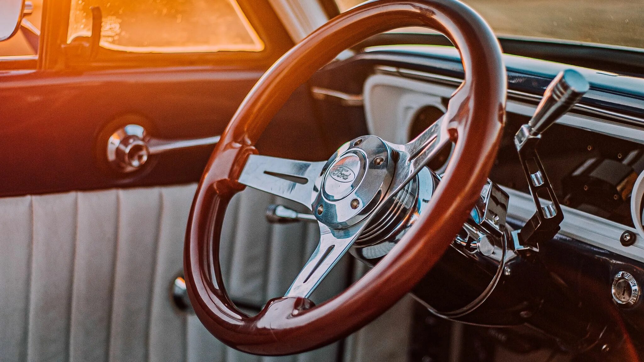 Новый руль газель. Старый руль. Старый руль велосипеда. Vw beetle 1967 салон. Руль для спецтехники.