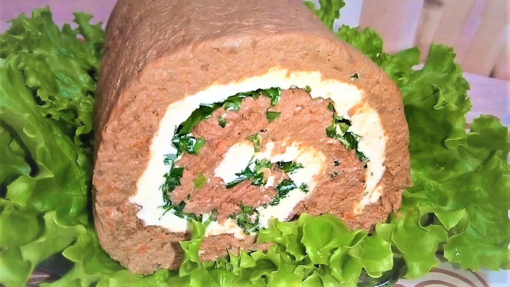 Печеночный рецепты с фото. Печёночный рулет из куриной печени. Рулетики из говяжьей печени. Рулет из печеночного паштета. Рулет из паштета куриной печени.