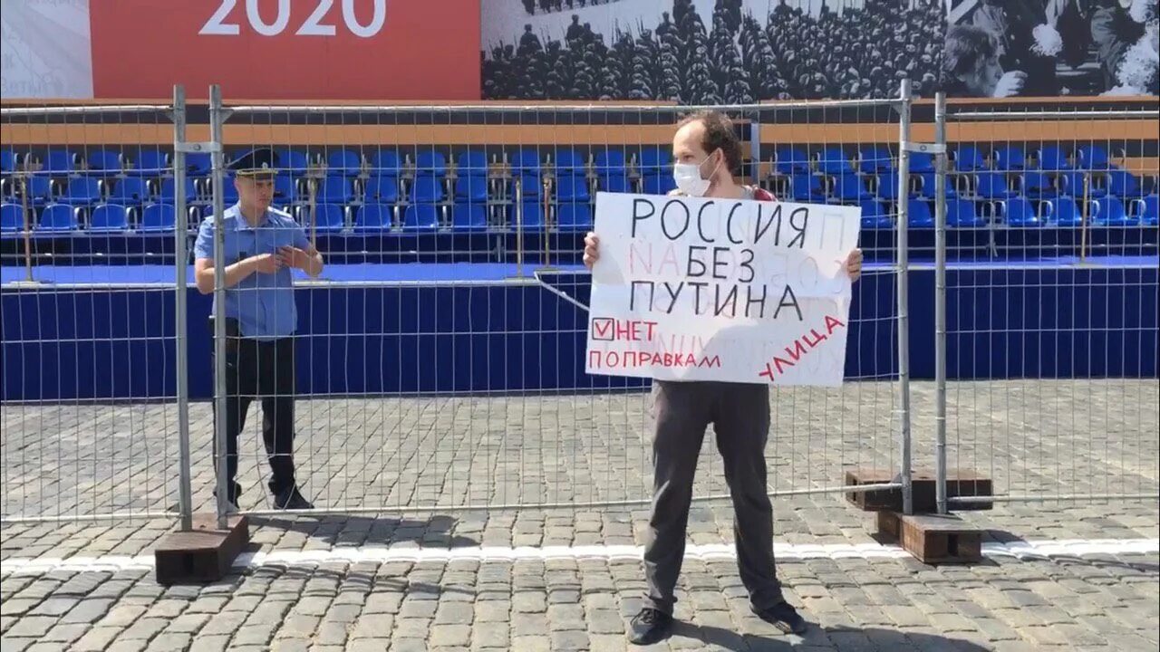 Скорее пойти на поправку. Плакаты против Путина в Москве. Плакат за Путина. Протест плакат. Одиночный пикет в России.