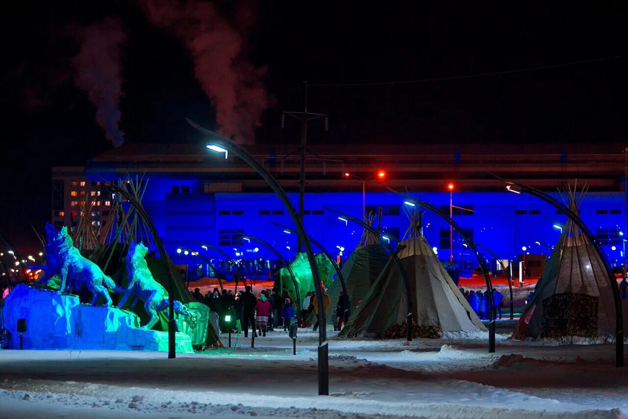 Погода в ханты мансийске 4 декабря. Чумовая улица в Ханты-Мансийске. Новогодняя улица в Ханты-Мансийске. Климат Ханты-Мансийска. Вечер в Ханты Мансийске.