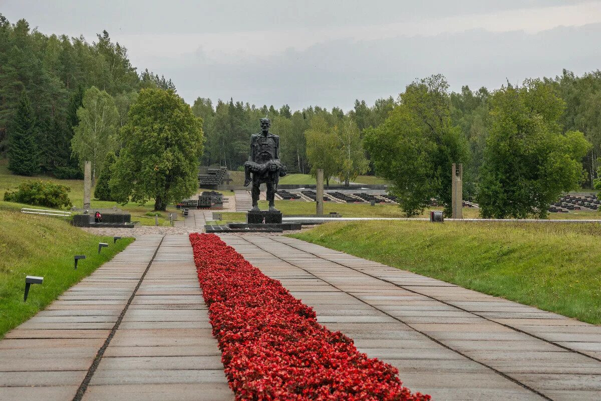 Хатынь в белоруссии. Мемориальный комплекс хатынь беларусь. памятник в мемориальном комплексе «хатынь». мемориал хатынь в белоруссии. беларусь памятник хатынь.