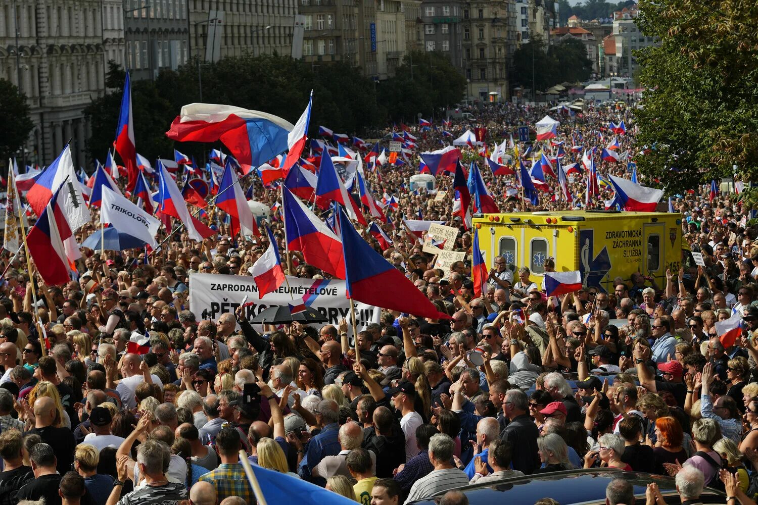 Протесты в Чехии 2022. Митинг в Праге 2022. Митинги в Германии. Митинги в Европе Украина.