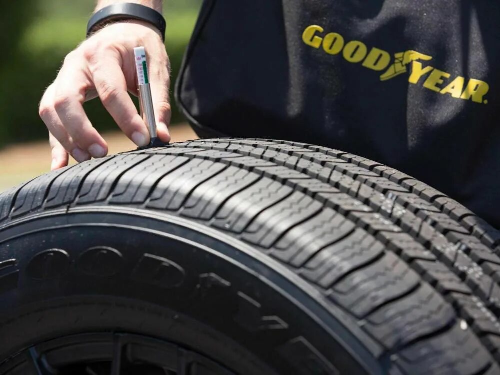 Обзор шин. Goodyear Tire. Goodyear Tire & Rubber. Goodyear 87q. Шины RUNFLAT Goodyear лого.