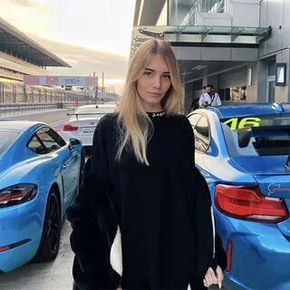 Новая девушка гордея