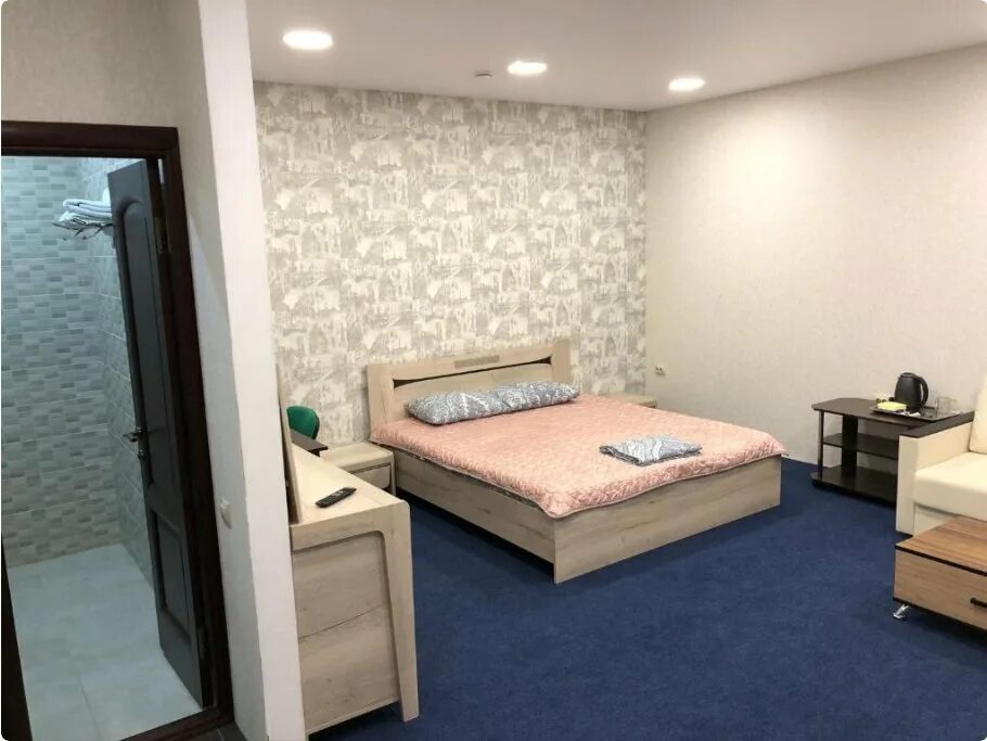 City hotel кизилюрт гостиница. Гостиница кавказ гудермес. Гостиница в кизилюрте. Отель в кизилюрте. Парнас кизилюрт ресторан.