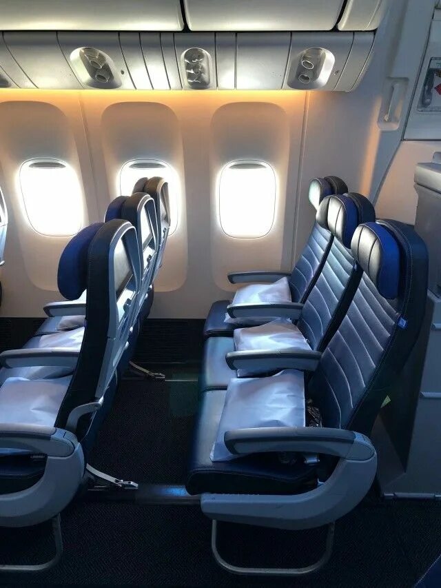 Economy plus. Econom premium united airlines. Economy plus. United airlines 737-900. Economy plus.