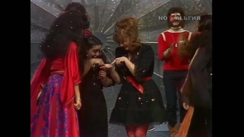 пугачева цыганский хор. пугачева цыганский хор. пугачевские цыгане. алла пугачева 1983. пугачева цыганский хор.