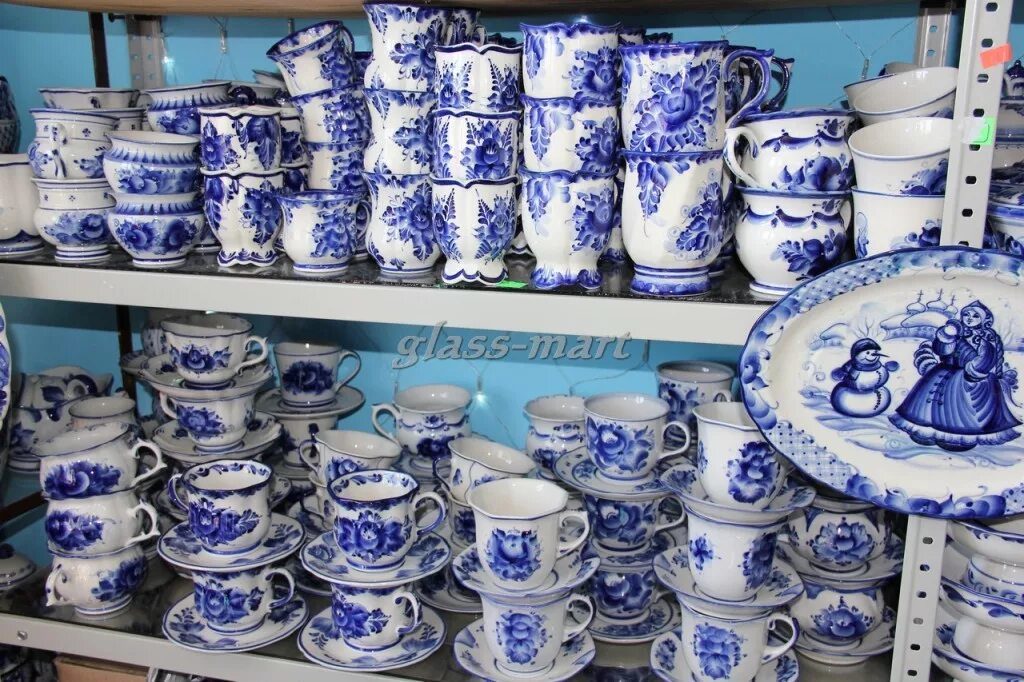 Гусь хрустальный рынок стекла. Рынок посуды в гусь хрустальном. Стекольный рынок в гусь-хрустальном. Гусь хрустальный рынок хрусталя фарфор посуда. Гусь-хрустальный стекольный рынок керамика.