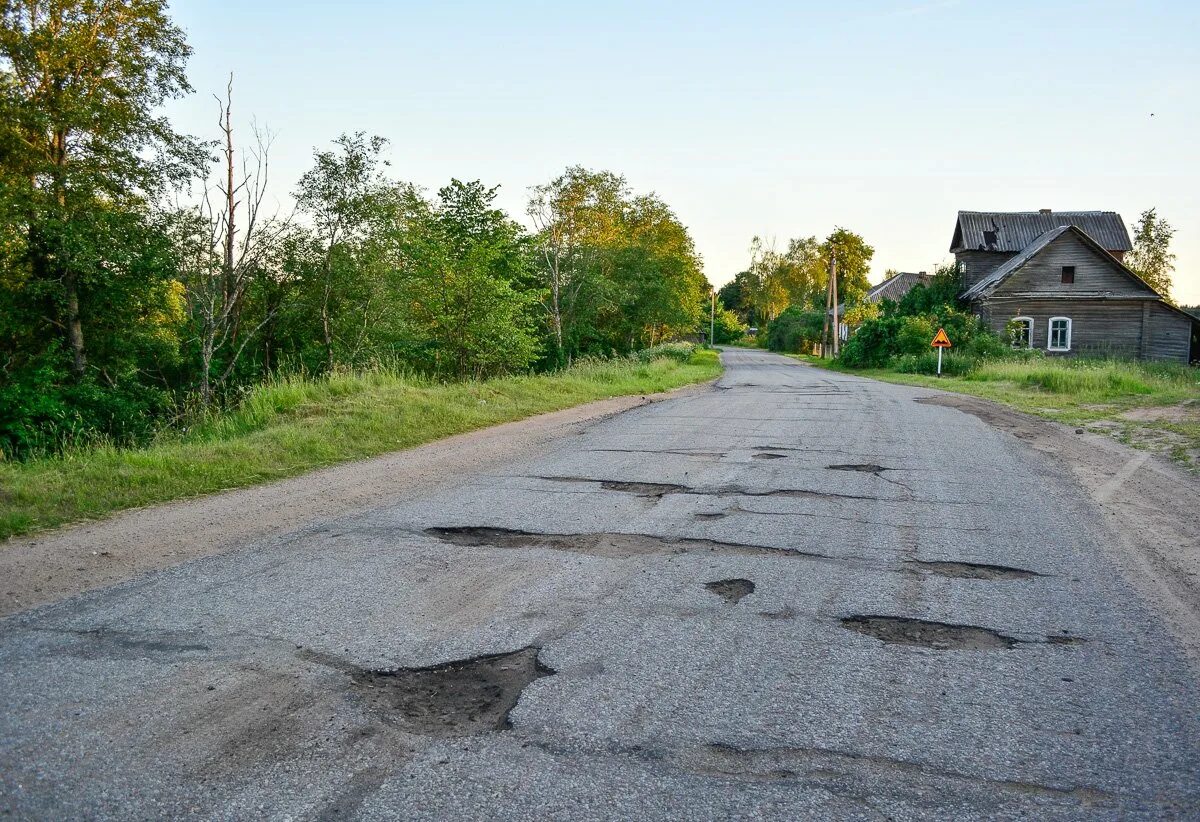 10 старые дороги. Деревня Седловщина Новгородской области. Седловщина Маревского района Новгородской области. Новгородская область, Маревский район, д. Седловщина. Дорога в деревне.