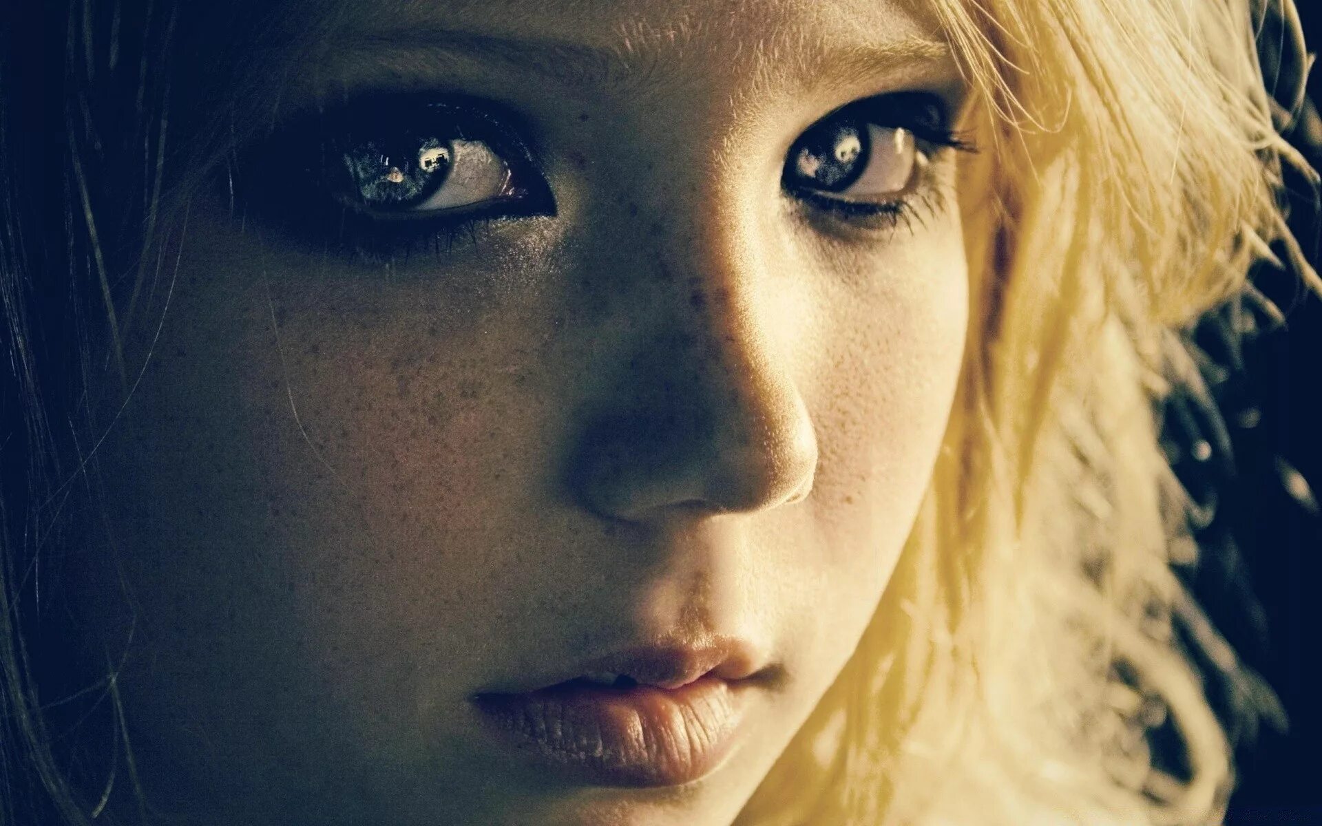 Грустное лицо девушки. Взгляд принуждения девушки. Девочка со взглядом слушать. Тёплый взгляд девочки-подростка. Анастасия щеглова 18.