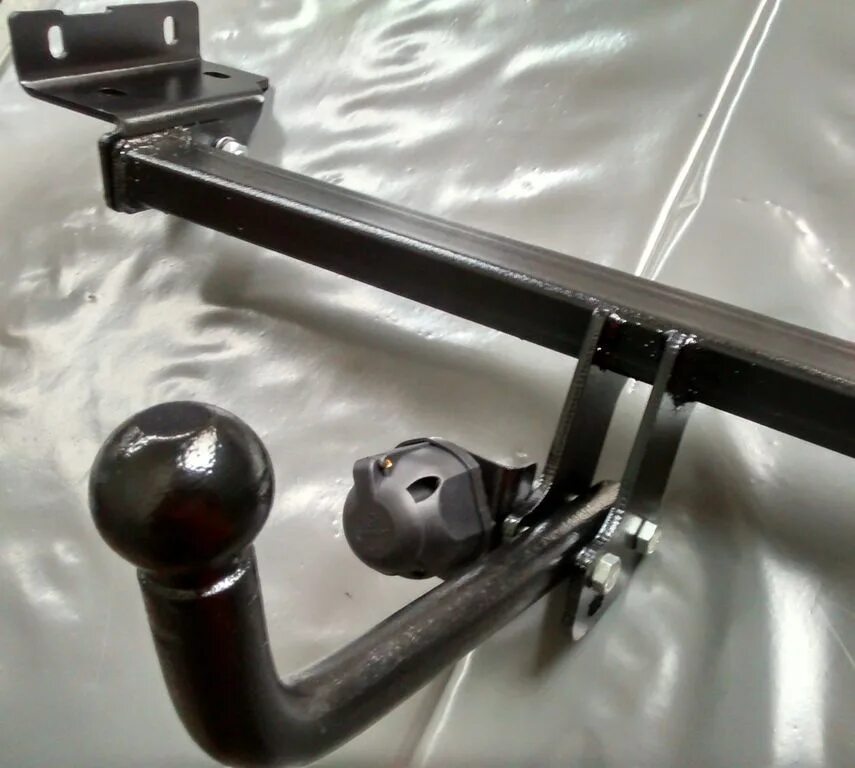 Ведерко на фаркоп. Зачем фаркоп. Зачем фаркоп. Ведёрко сзади на легковую автомашину. Фаркоп на камри 70.