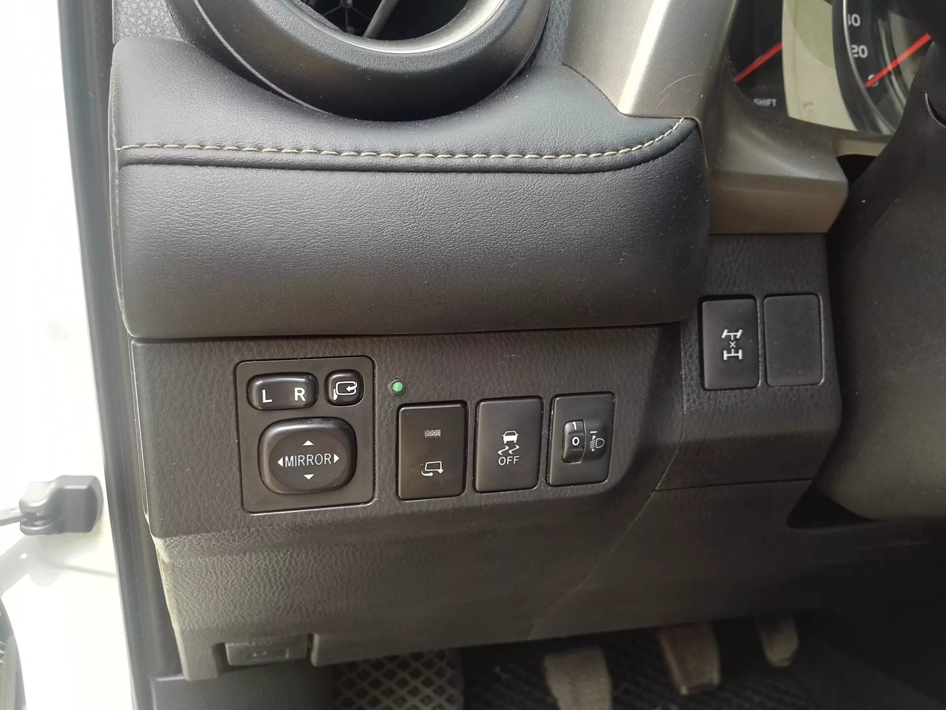 Кнопки rav4. Toyota rav4, 2009 кнопка esp. кнопки управления на тойота рав 4. кнопка для тойота рав 4. кнопки тойота рав 4 2014 г.
