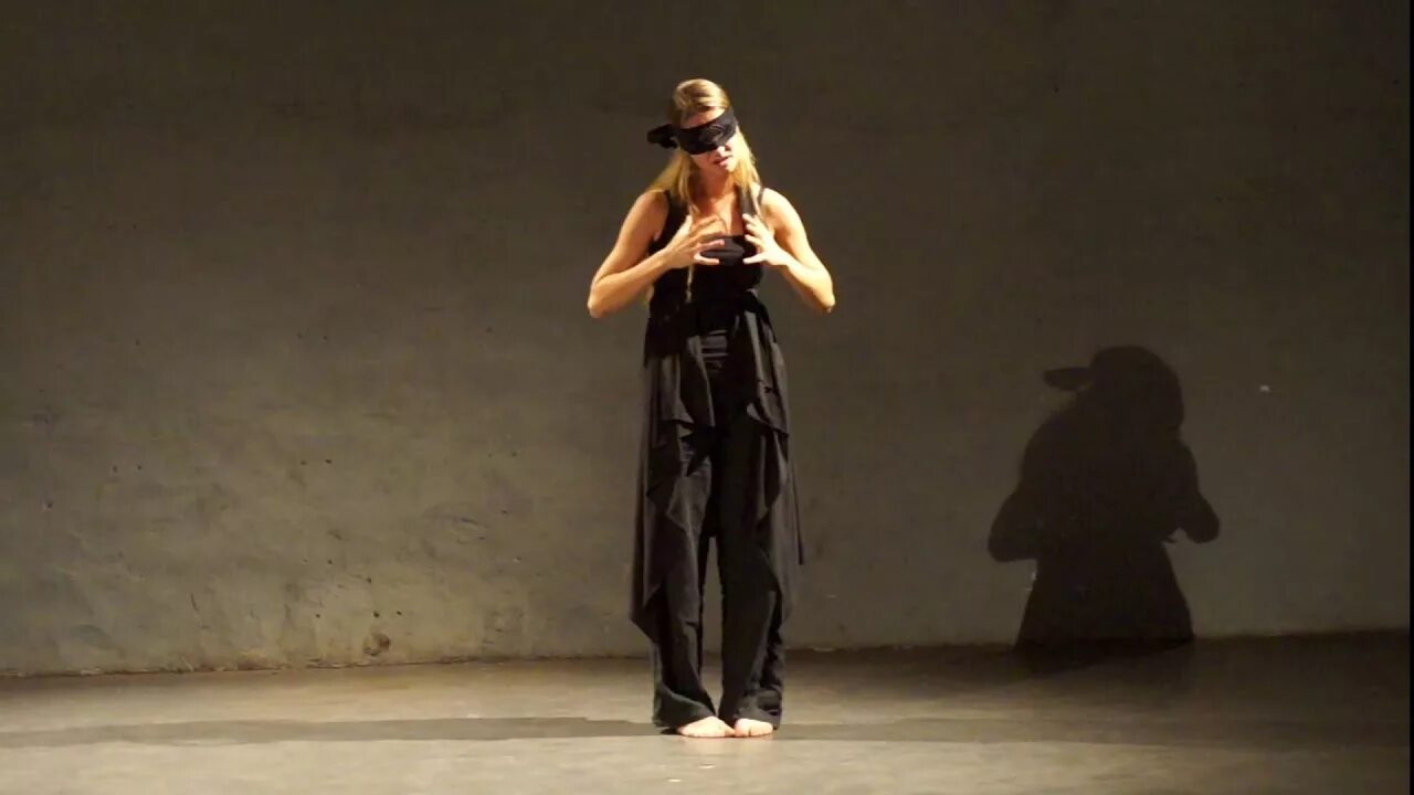 Performance 9. Танцы для слепых. Танцы незрячие. Танец слепого ангела.