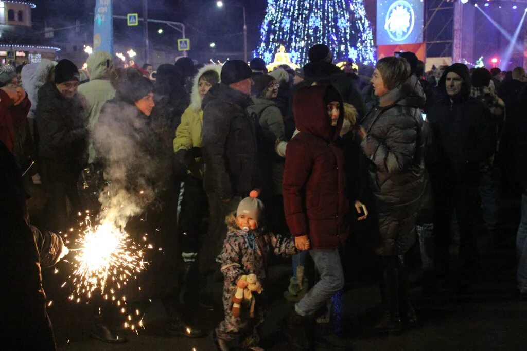 2 декабря вечером. Башкирский новый год празднование. Празднование 31 декабря. Празднование нового года КРОСТ. Сталкеровцы празднуют новый год.