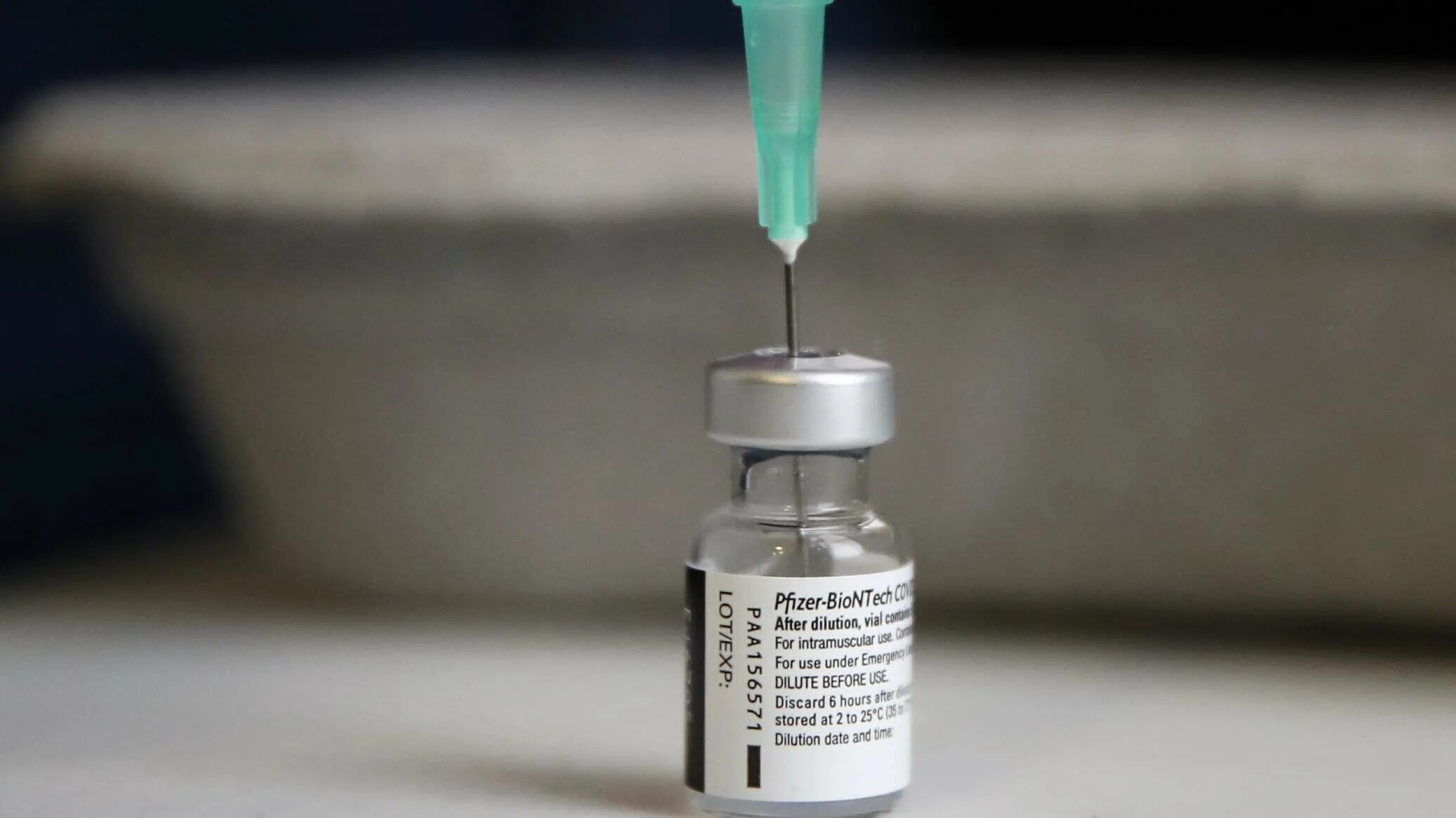 Вакцина 5 доз. Pfizer vaccine Covid. Флаконы с вакциной. Баночка вакцины.