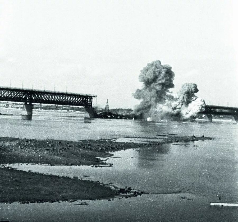 Взрыв крымского моста 2022 8 октября. Крымский мост взорвали 2022 украина. Атака на крымский мост 2022. Взрыв крымского моста. Крымский мост взорвали 2022.