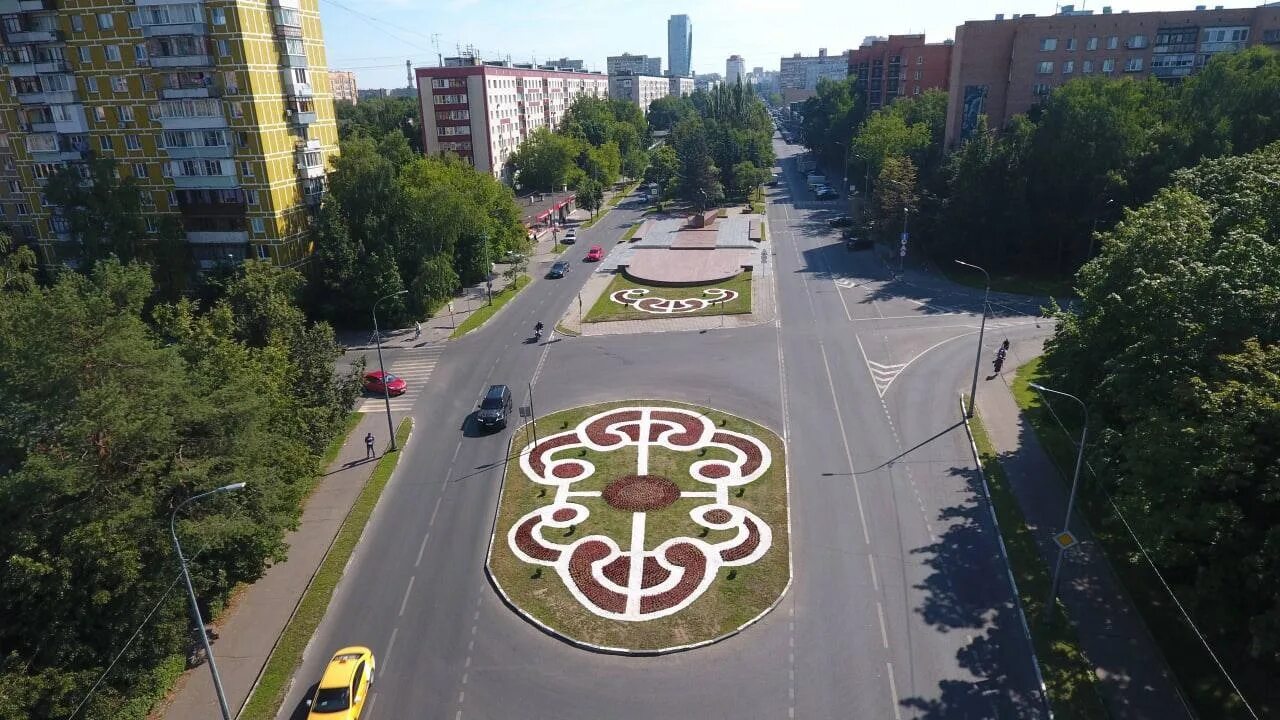 Королев выезд. Проспект Королева в Королеве. Королев парк проспект Королева. Цветник Королев. Клумбы на проспекте.