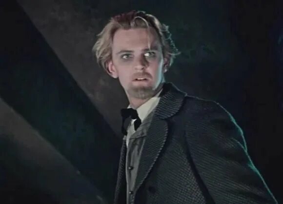 Мышкин идиот достоевский. Достоевский идиот князь мышкин. Достоевский идиот князь мышкин. Князь мышкин миронов. Достоевский идиот князь мышкин.