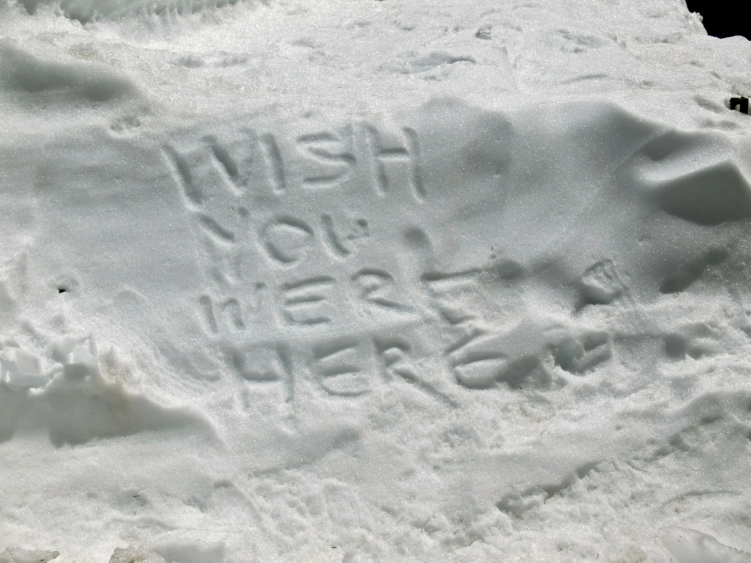 Холодно снежно текст. Снежный песок. Камни в снегу. Снег текст. Камень холода.