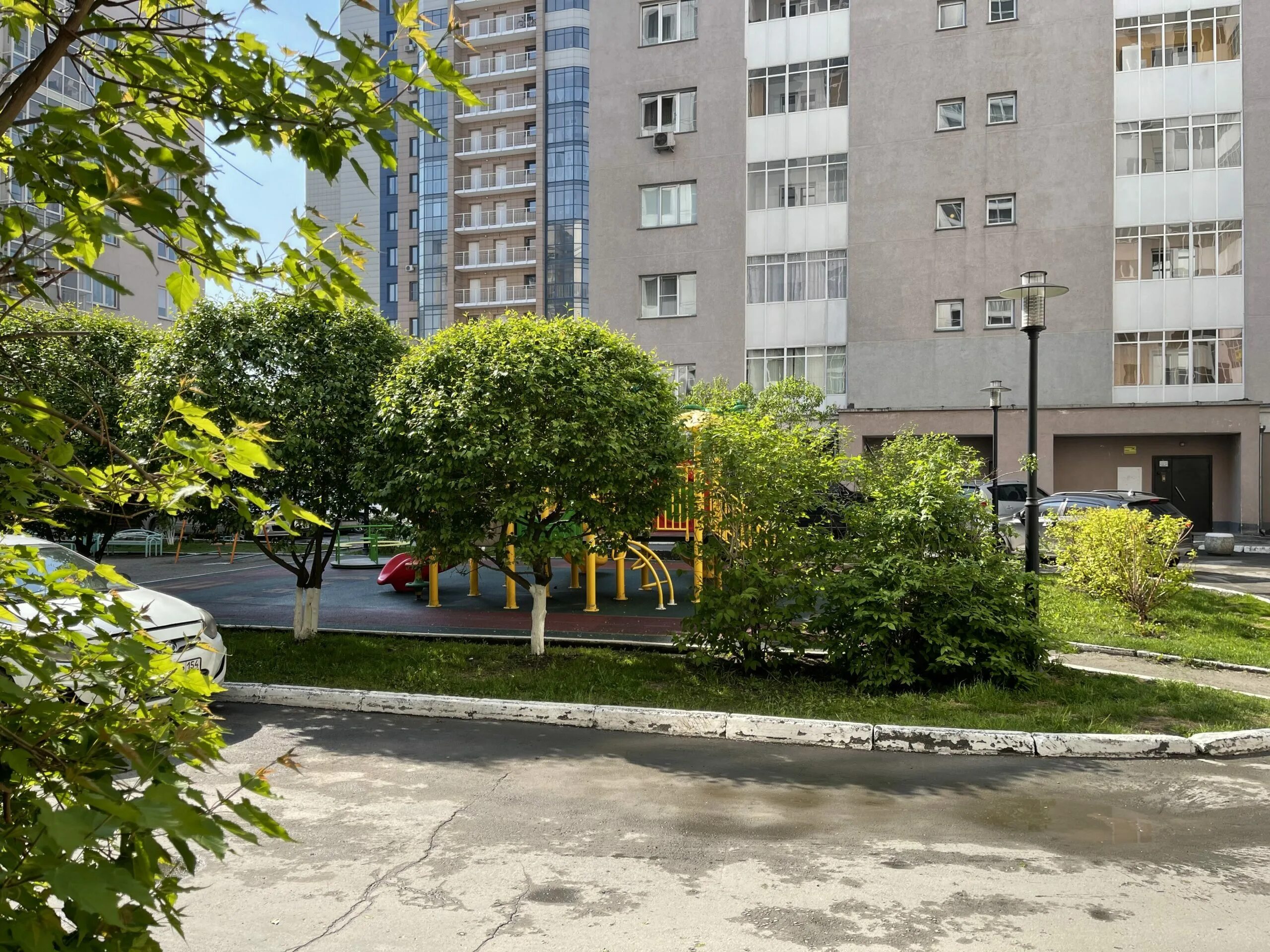 Двор фрунзе 20 новосибирск. Улица семьи шамшиных 18. Семьи шамшиных 40 новосибирск. Семьи шамшиных 16 новосибирск. Новосибирск ул семейная.