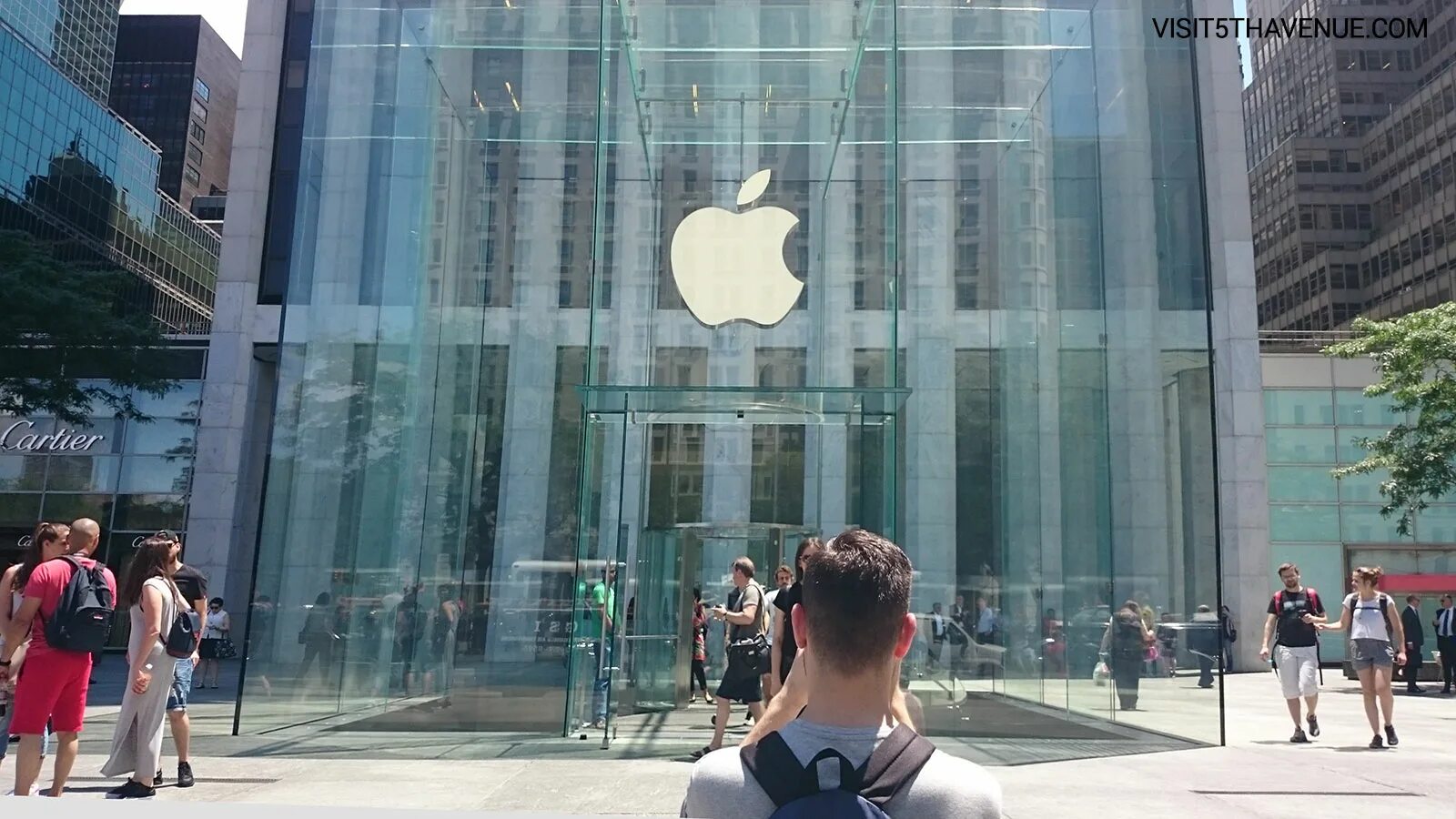 File:At Apple Store Fifth Avenue.jpg - Wikipedia
