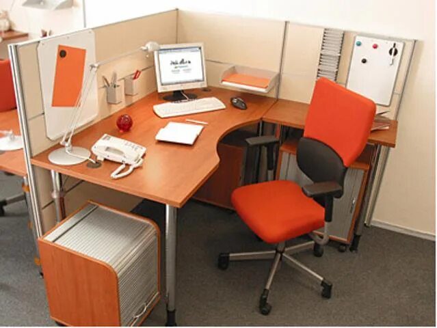 Stop overthinking. Телерадиокомпании yle. Мужчина руководитель. Ноутбук с клавиатурой отдельно на столе. Working 8.