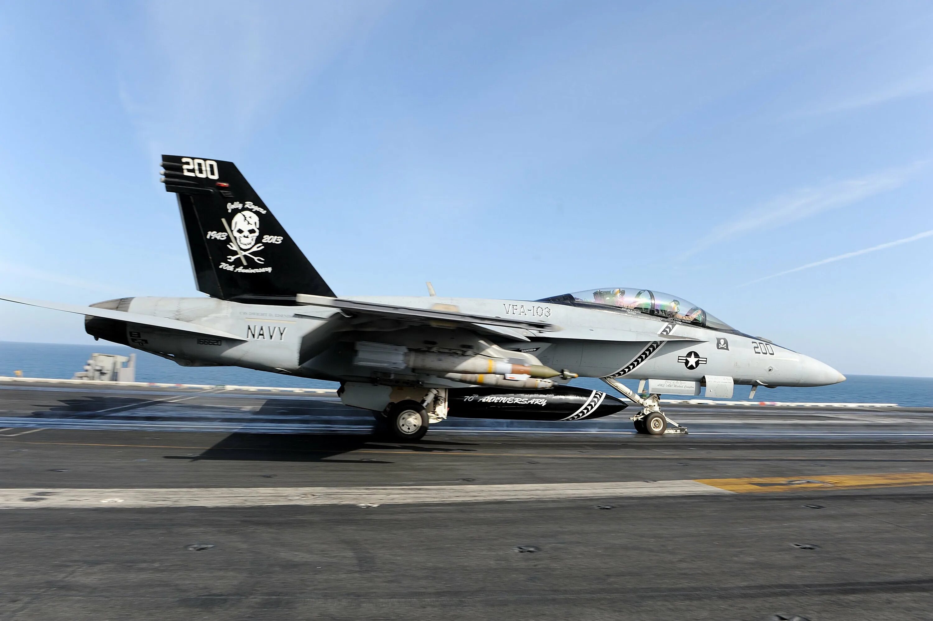 F 18 ru. F/A-18 «Хорнет». VFA-103 Jolly Rogers. F/A-18 F super Hornet VFA-103 Jolly Rogers. F/A-18f VFA-103.