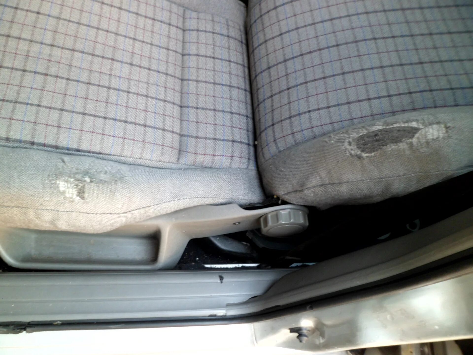 Часть 1.Снятие обшивки сидений - Volkswagen Passat Variant (B5), 1,9 л, 2004 год