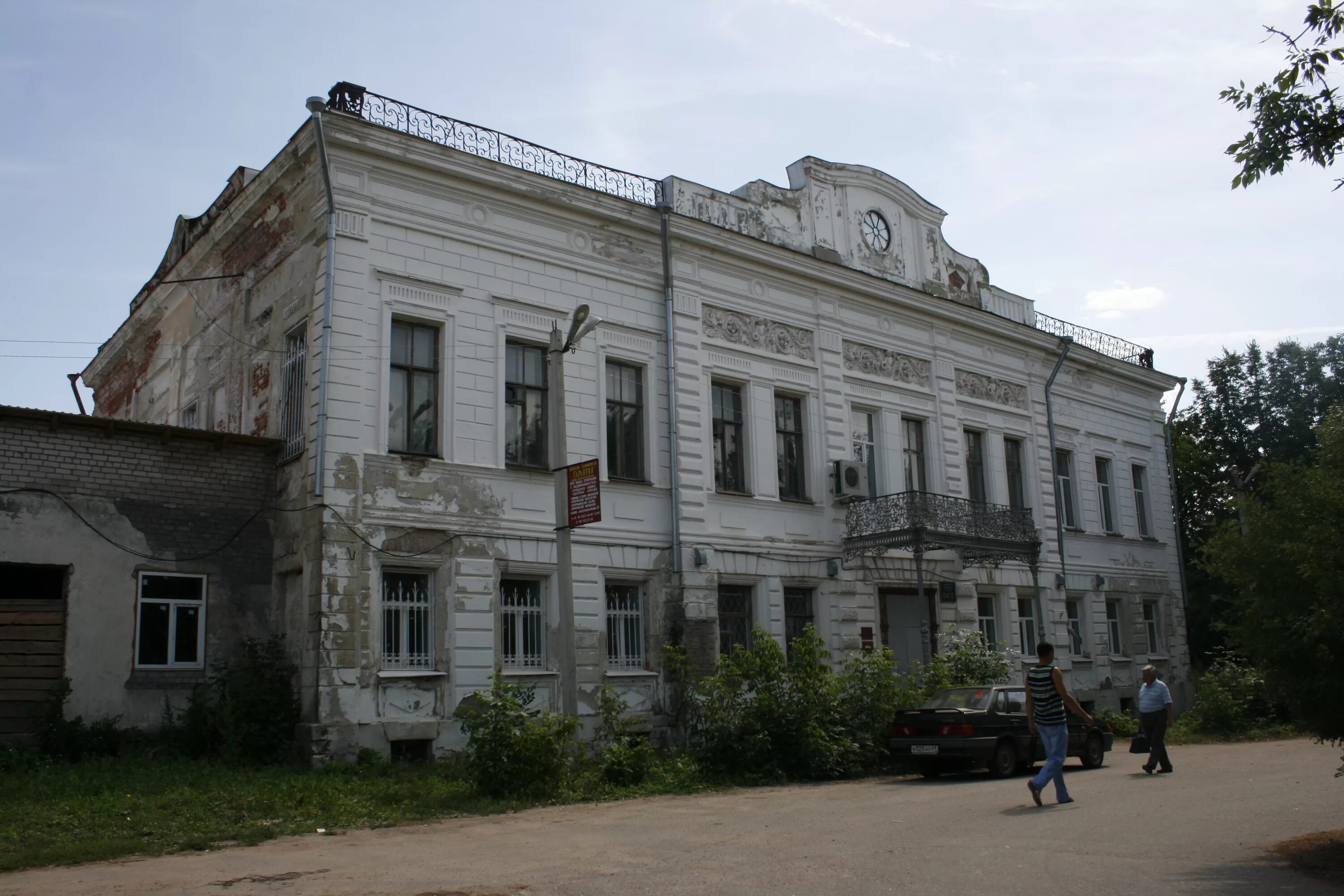 Кашин большакова. Особняк Жданова Кашин. Особняк купца Жданова Кашин. Особняк Большаковых Кашин. Особняк купца Жданова Тверская область Кашин.