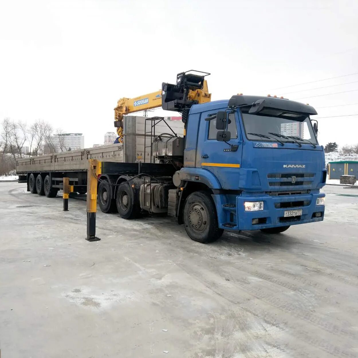 Манипулятор с прицепом аренда. Длинномер камаз 12 метровый. камаз манипулятор 12 метров. камаз манипулятор с прицепом. манипулятор с прицепом 20 тонн.