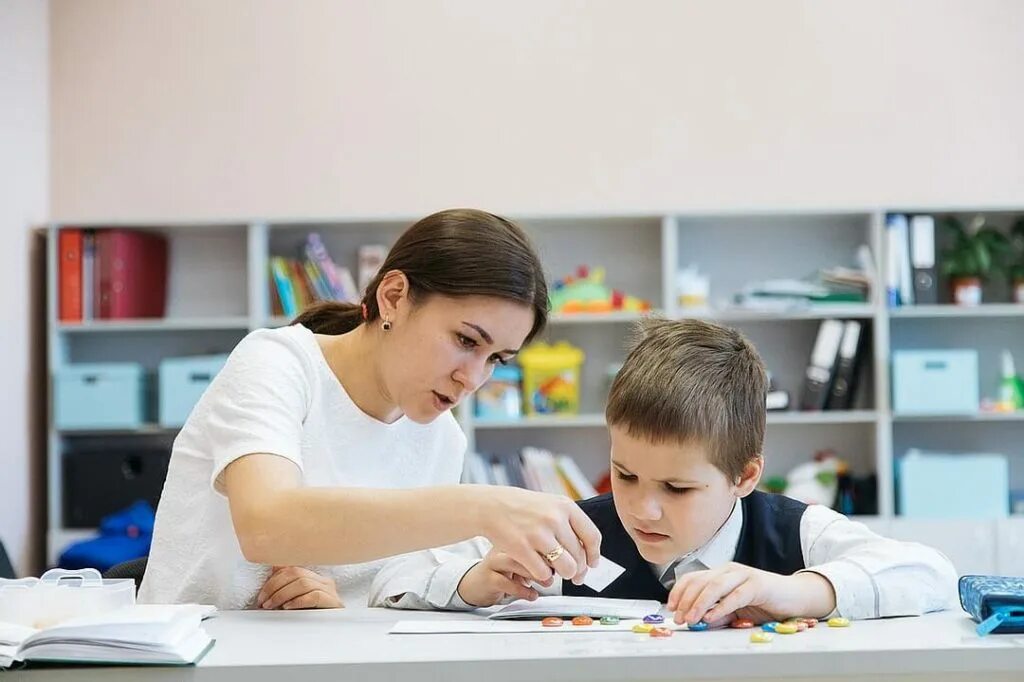 Детский психолог. Преподавание в младших классах. Индивидуальная работа с ребенком в школе. Индивидуальная работа с ребенком в школе. Занятия с дефектологом.