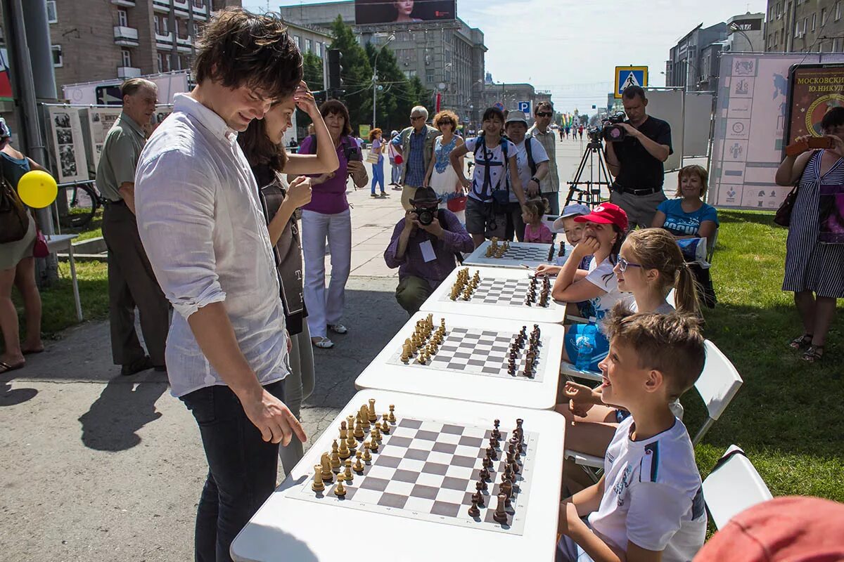 гусинобродское кладбище новосибирск. пешеходная улица. бюст покрышкина в новосибирске. калининский район новосибирск н. радоница на кладбище.