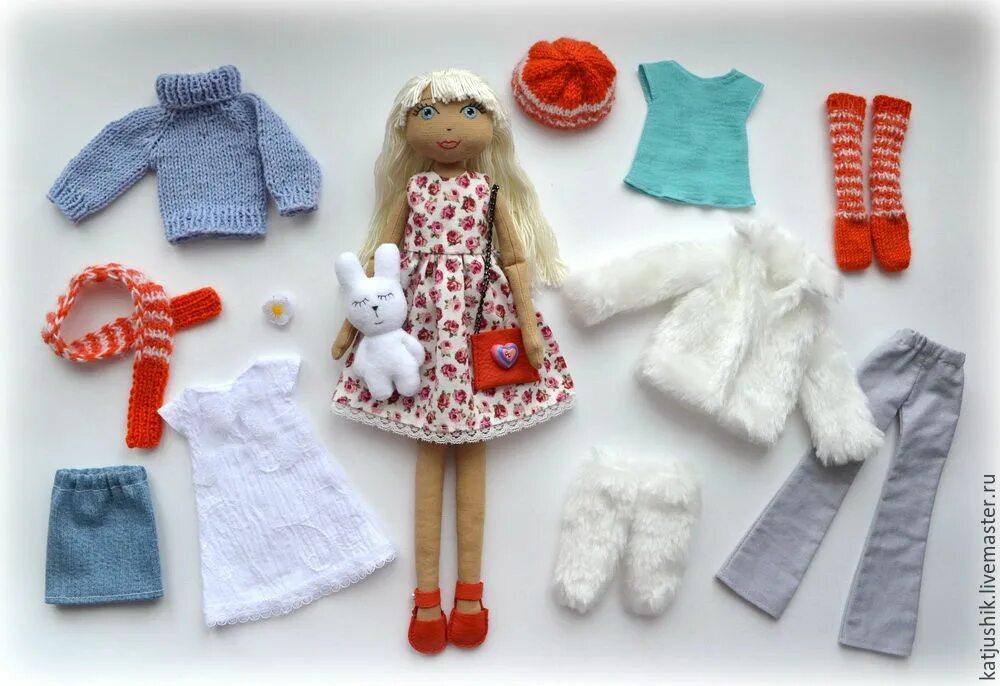 Какую одежду для кукол. Куколки с одеждой. Одежда для кукол. Идеи одежды для кукол. Кукла в зимней одежде.