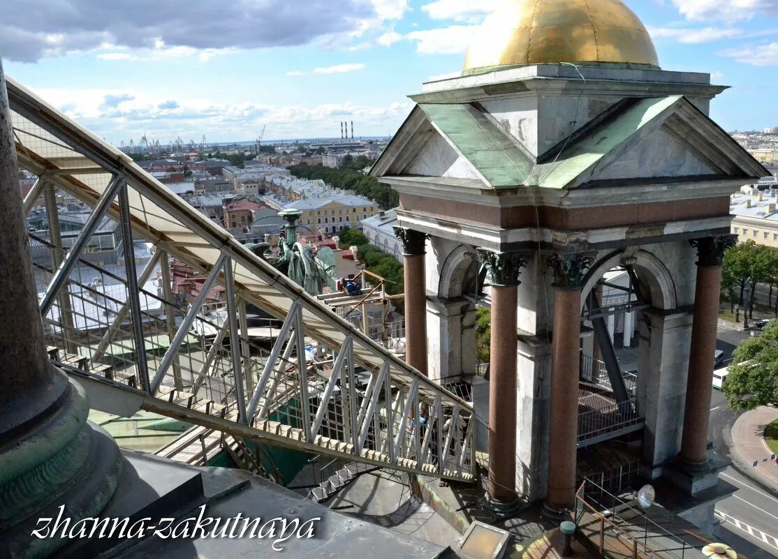Исаакиевский собор в санкт-петербурге лестница в колоннаду. Подъем на колоннаду. Высота колоннады исаакиевского собора. Лнстница исакиевский собор. Колоннада собора колоннада исаакиевского.