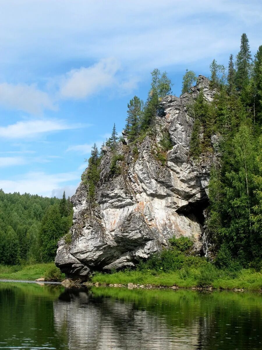 Североуральск горы. Скалы Североуральск. Североуральск Уральские горы. Гора Кумба Североуральск. Урал североуральск