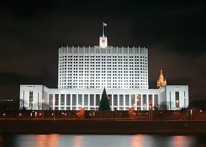 Напротив дома правительства