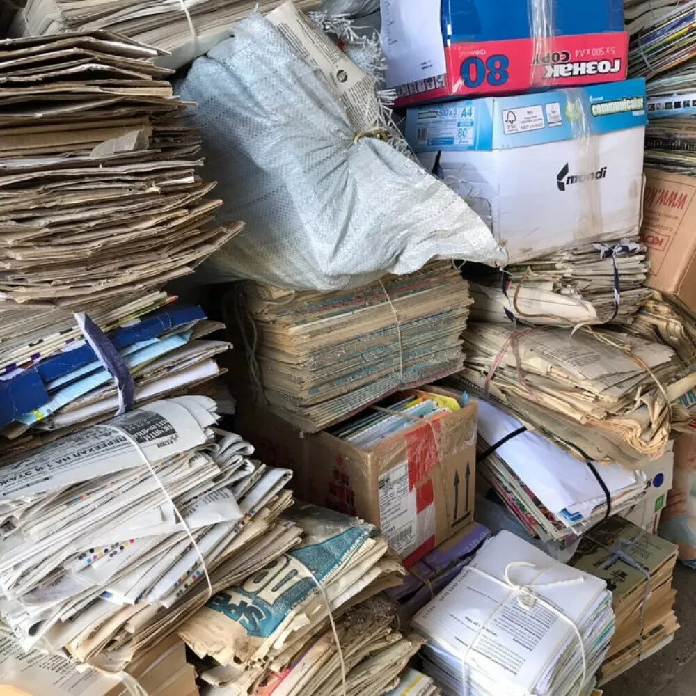 картон вторсырье. макулатура. макулатура. куда можно сдать бумагу. бумажные отходы.