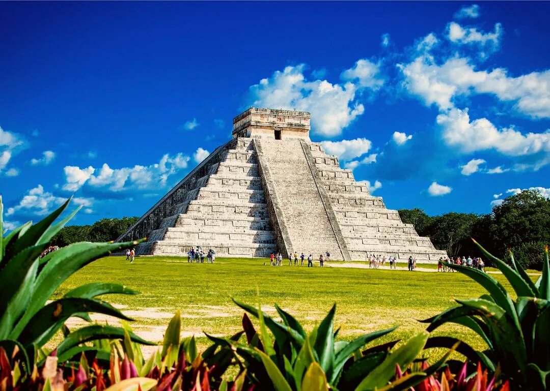 Город америка в мексике. Пирамиды Чичен-ица в Мексике. Пирамида Майя в Мексике Чичен ица. Пирамида Майя Чичен-ица Майя. Мексика Чичен ица пирамида Кукулькана.