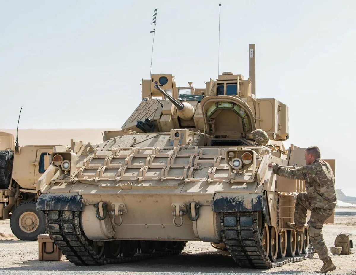 Брэдли на украине. БМП m2 Bradley. БМП Bradley m2a3. БМП m2 «Брэдли». Bradley БМП m2 Bradley.