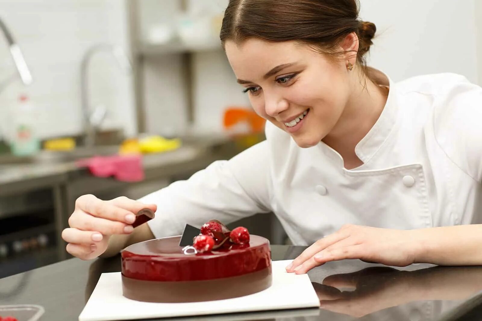 Preparing cake