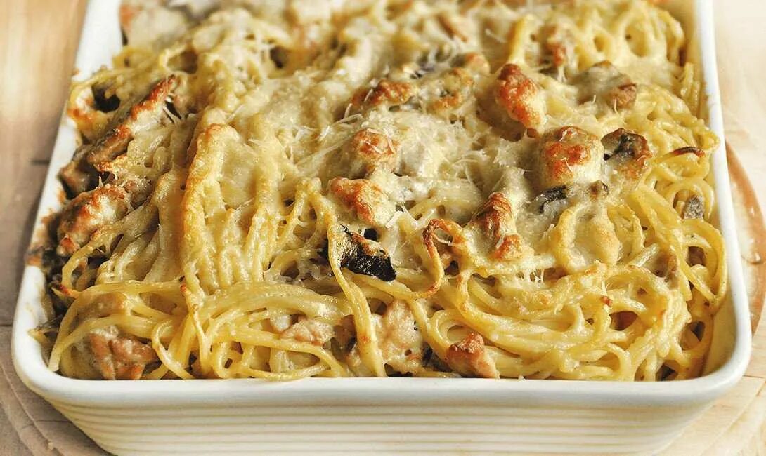 Макароны с грибами и сыром. Паста пичи от джейми оливера. паста с цукини джейми оливер. итальянская паста с курицей. спагетти с курицей и грибами.